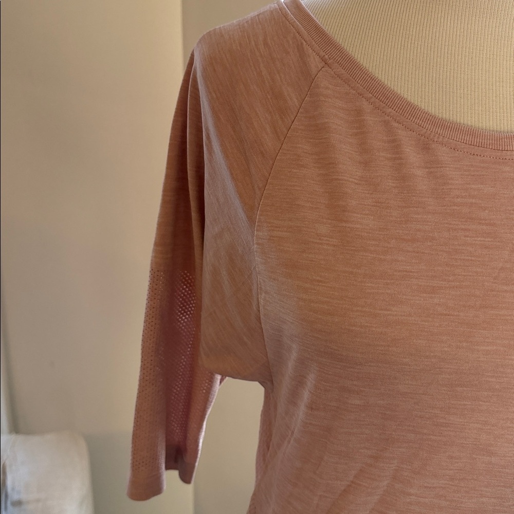 Sweaty Betty Raglan 3/4 Sleeve, Mesh back Top, Medium, Like New - Picture 2 of 7